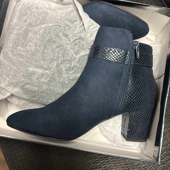 Karen Scott Womens Ivvy Faux Suede Almond Toe Ankle Boots - Picture 4 of 4